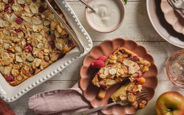 Pain-déjeuner aux pommes et aux petits fruits