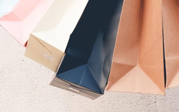 Gros plan de sacs à emplettes