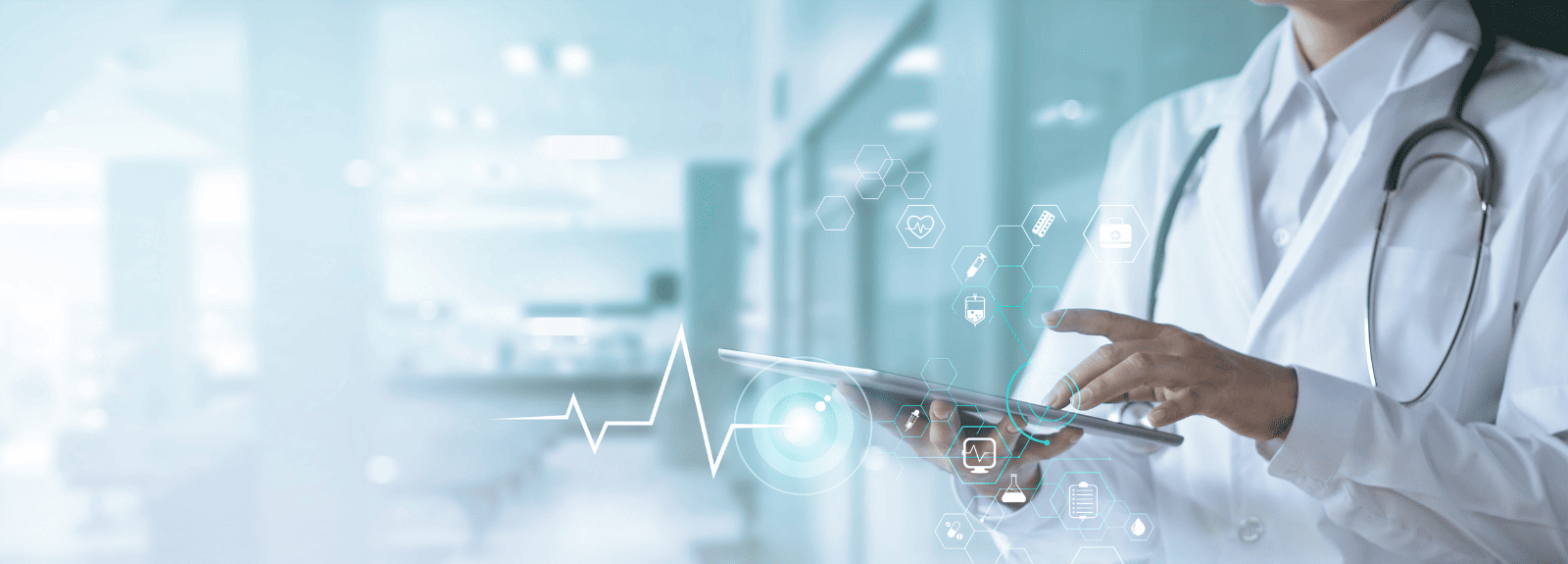 Professionnel de la santé utilisant une tablette d'où émergent des ECG illustrés en surimpression