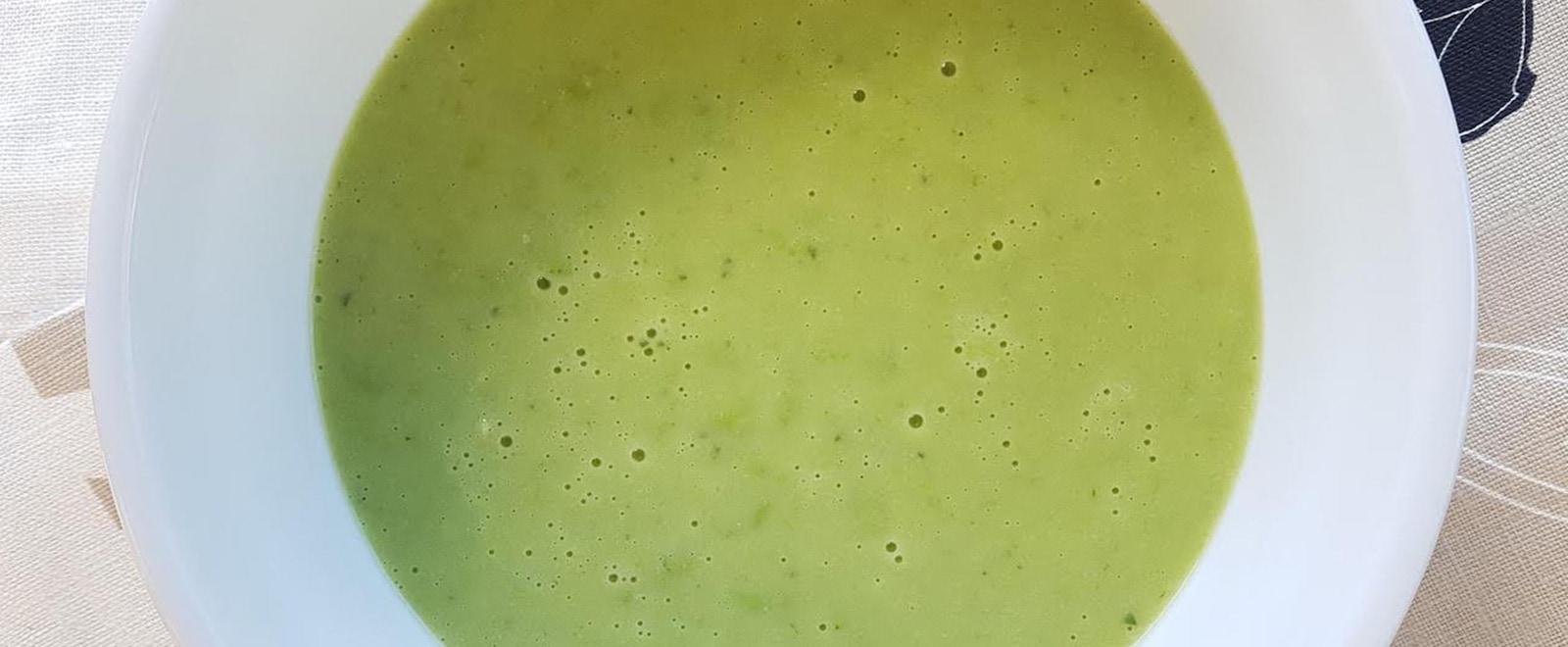 Soupe aux pois et à la pomme de terre nouvelle