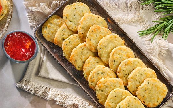 Les craquelins au cheddar et aux herbes