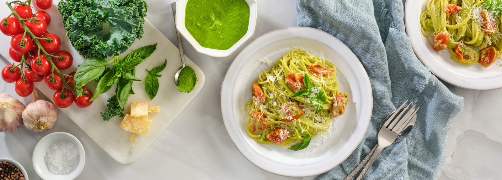 Pâtes crémeuses aux tomates rôties et au pesto de chou frisé