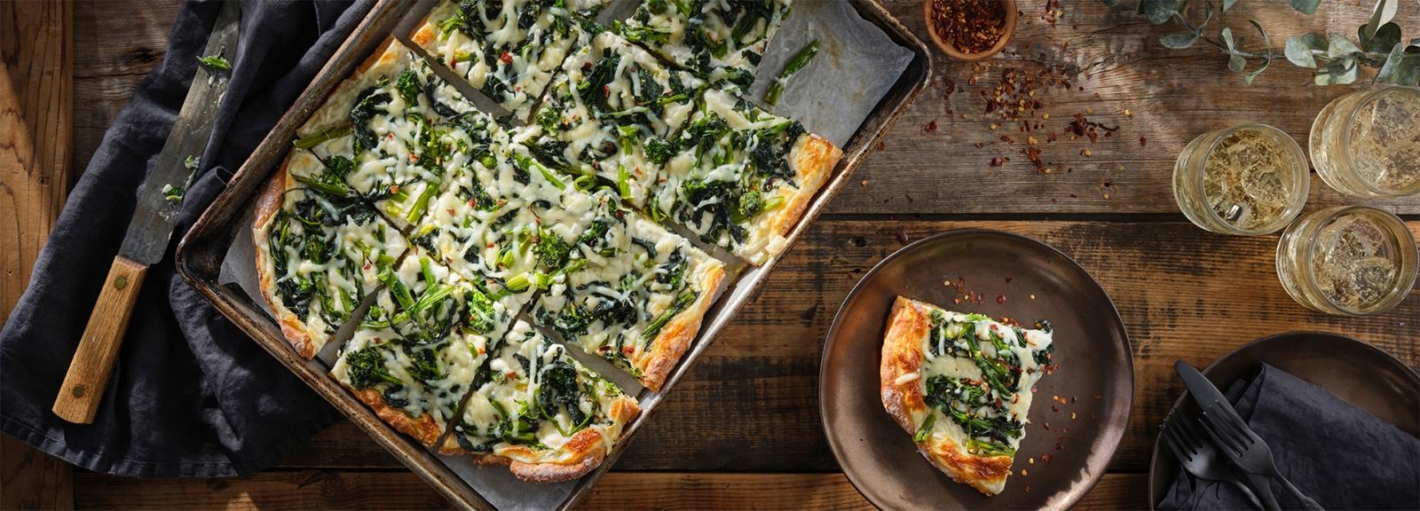 Pizza bianca au rapini à l’ail