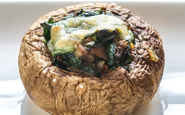Champignons farcis au feta et au chou frisé