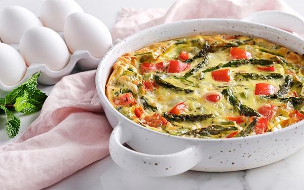 Quiche sans croûte aux asperges et poivrons grillés